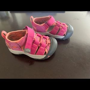 Toddler Keens size 5